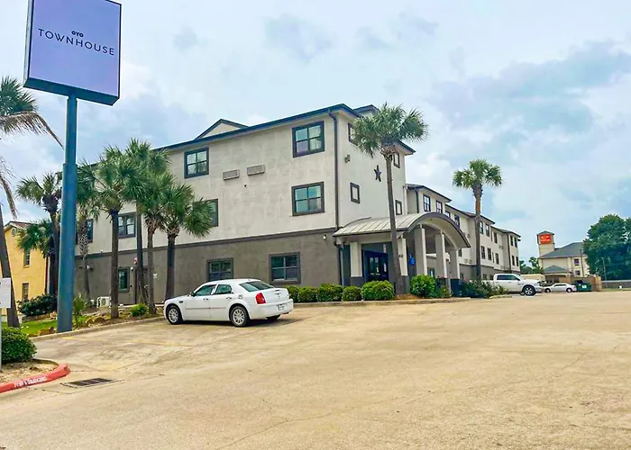 Oyo Townhouse Beaumont Medical Center Area